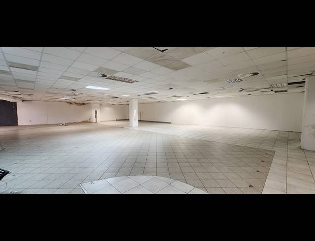 573M² RETAIL TO LET IN HALFWAY HOUSE